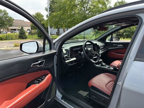 Used 2025 Kia Sportage SX FWD image 2