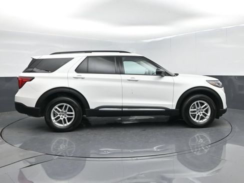 Certified 2025 Ford Explorer Active AWD/4WD image 9