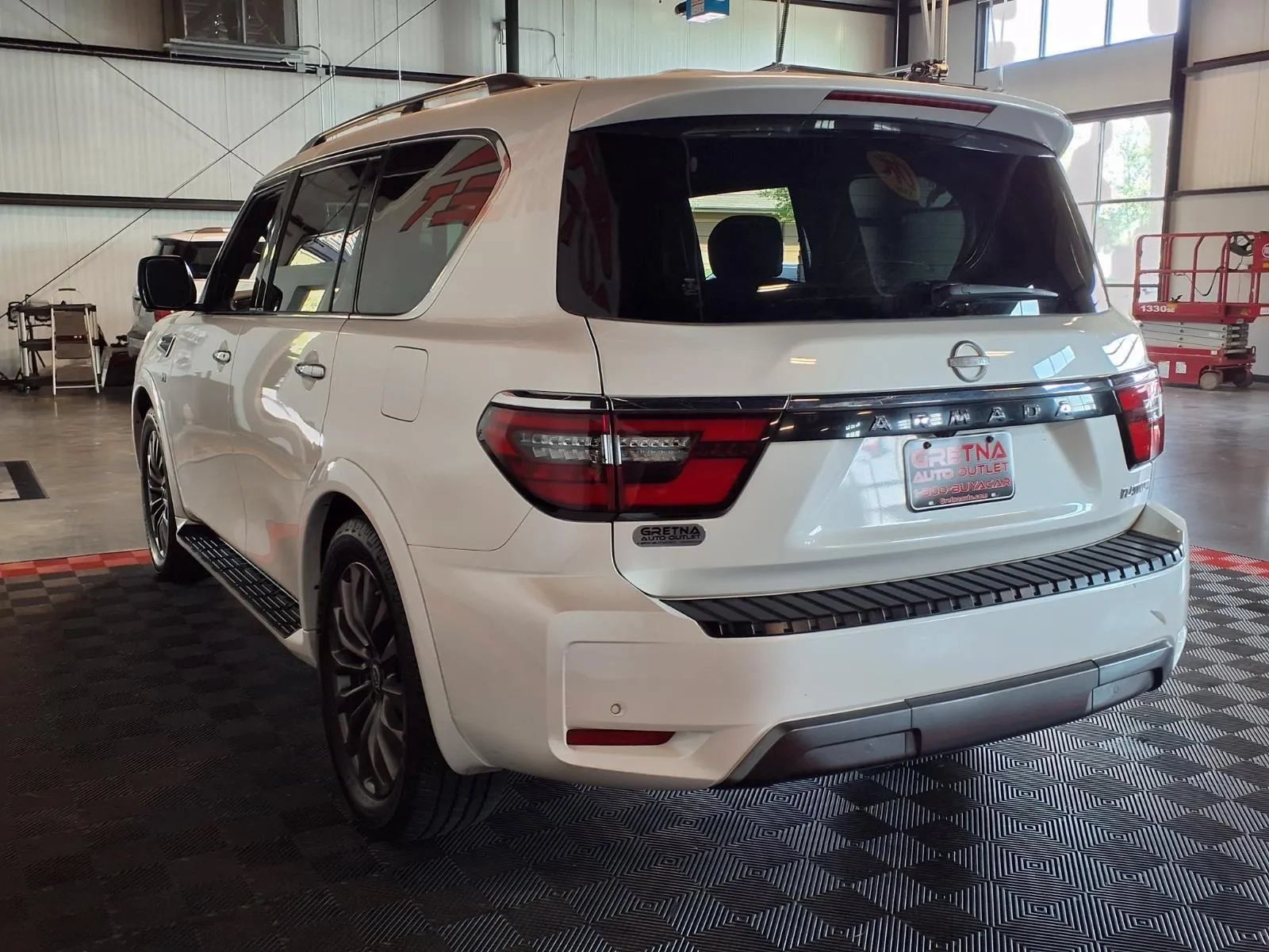 Used 2022 Nissan Armada Platinum w/ Captain's Chairs Package AWD/4WD image 5