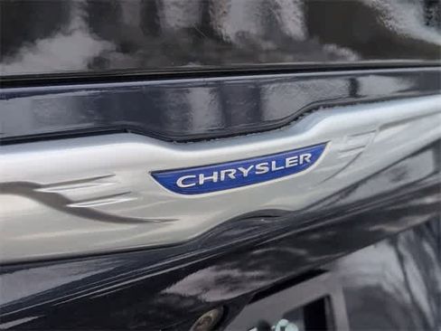 Used 2018 Chrysler Pacifica Touring-L Plus w/ Tire & Wheel Group image 12