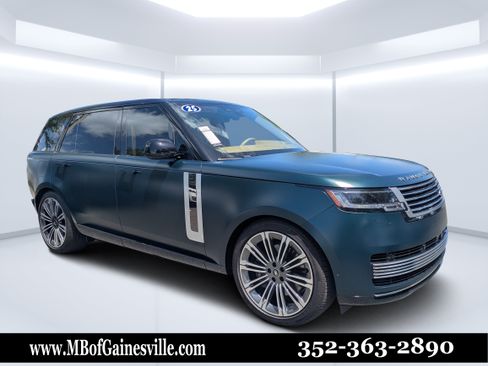 Used 2025 Land Rover Range Rover SV AWD/4WD image 1