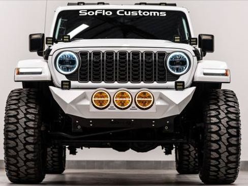 Used 2023 Jeep Wrangler Unlimited Sahara w/ Cold Weather Group AWD/4WD image 15