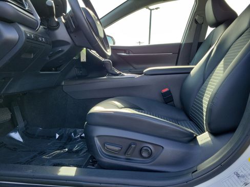 Used 2024 Toyota Camry SE image 16