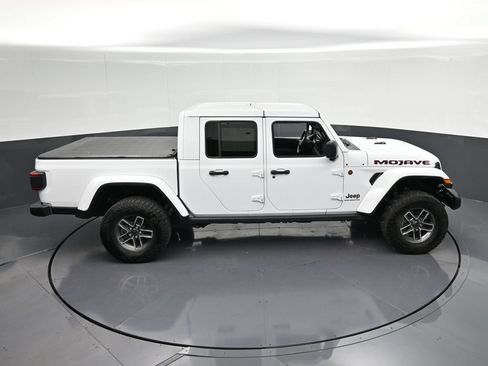 Used 2025 Jeep Gladiator Mojave w/ Convenience Group AWD/4WD image 22