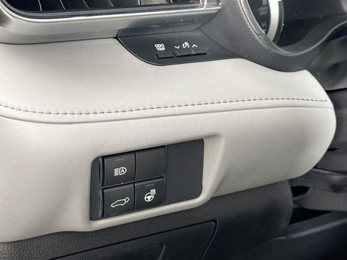 Used 2021 Toyota Highlander Limited FWD image 16
