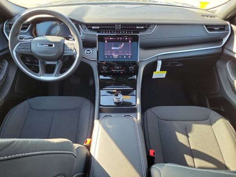 New 2025 Jeep Grand Cherokee Laredo X image 15