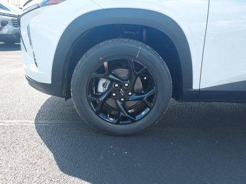 New 2026 Chevrolet Trax LT w/ Driver Confidence Package FWD image 10