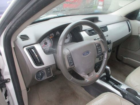 Used 2010 Ford Focus SEL image 8