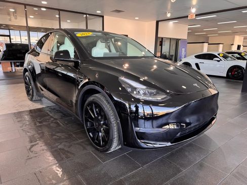 Used 2023 Tesla Model Y Long Range image 7