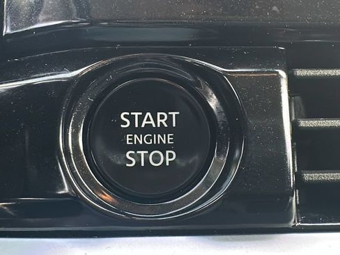 Used 2025 Nissan Pathfinder SV FWD image 23