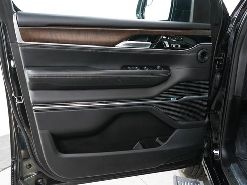 Used 2023 Jeep Grand Wagoneer Series II AWD/4WD image 22