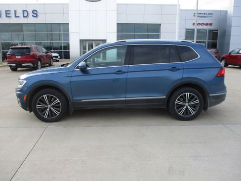 Used 2019 Volkswagen Tiguan SEL w/ 3rd Row Seat Package image 2