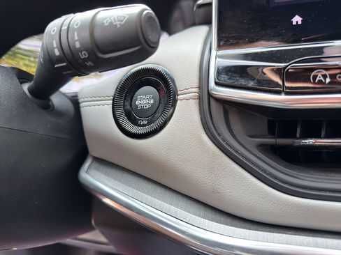 Used 2023 Jeep Compass Limited image 20