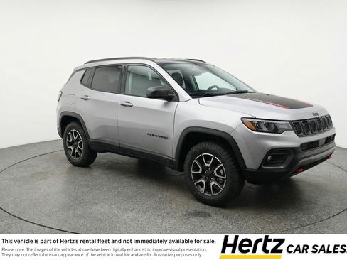 Used 2025 Jeep Compass Trailhawk AWD/4WD image 1