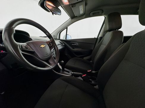 Used 2022 Chevrolet Trax LS w/ Tint and Cruise Package AWD/4WD image 19