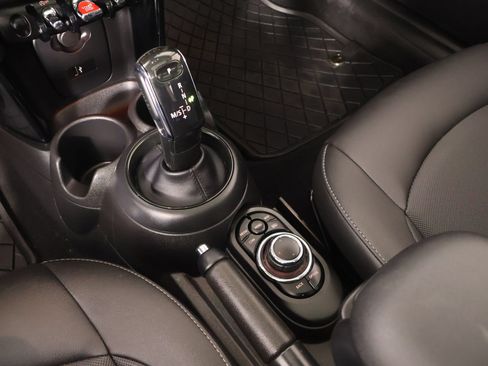 Used 2023 MINI Cooper 2-Door Hardtop FWD image 8