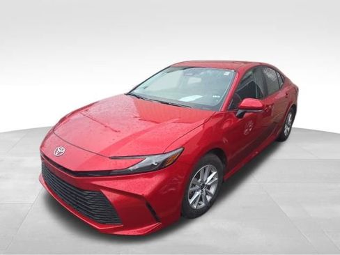 Used 2025 Toyota Camry LE image 10