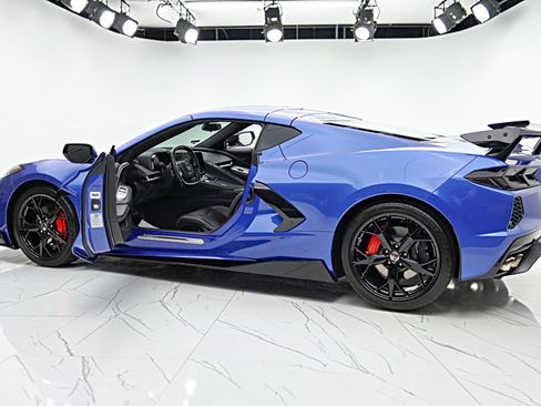 Used 2021 Chevrolet Corvette Stingray Coupe w/ 1LT RWD image 5