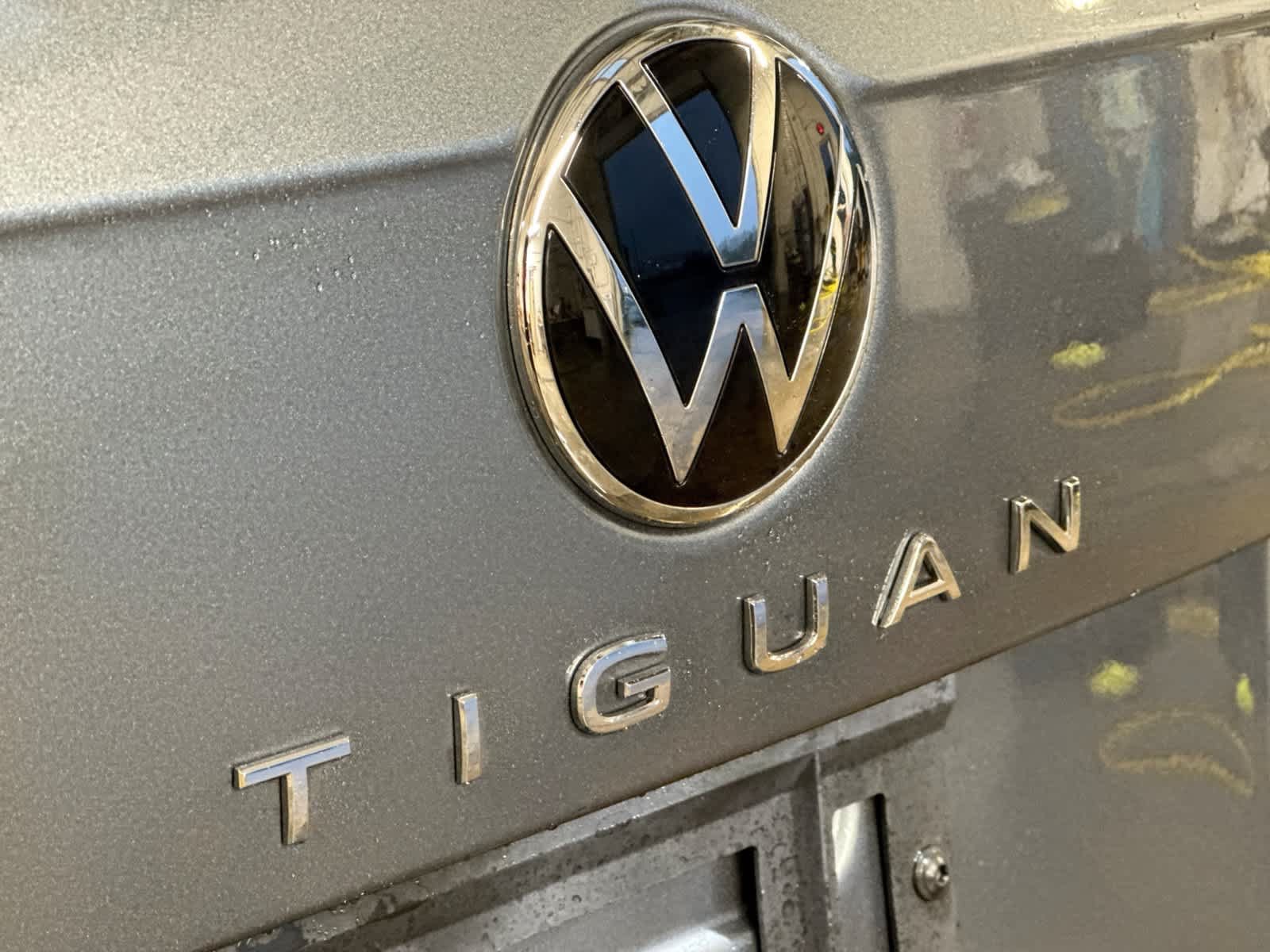 Used 2024 Volkswagen Tiguan SEL R-Line AWD/4WD image 19