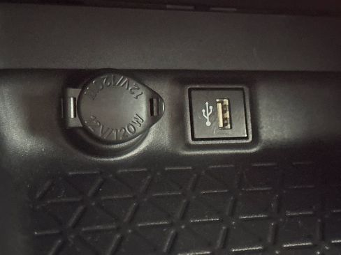 Used 2025 Toyota RAV4 LE image 32