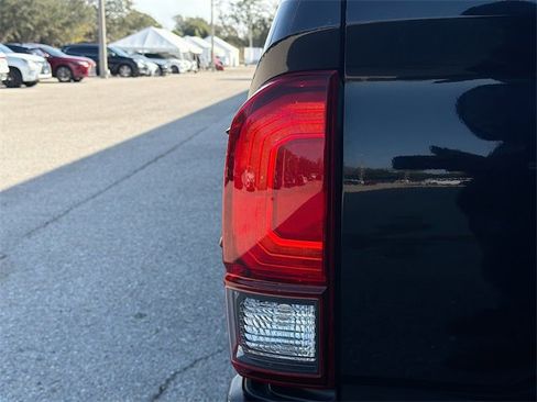 Used 2018 Toyota Tacoma TRD Sport image 10