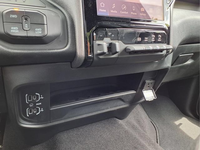 New 2026 RAM 2500 Tradesman AWD/4WD image 23