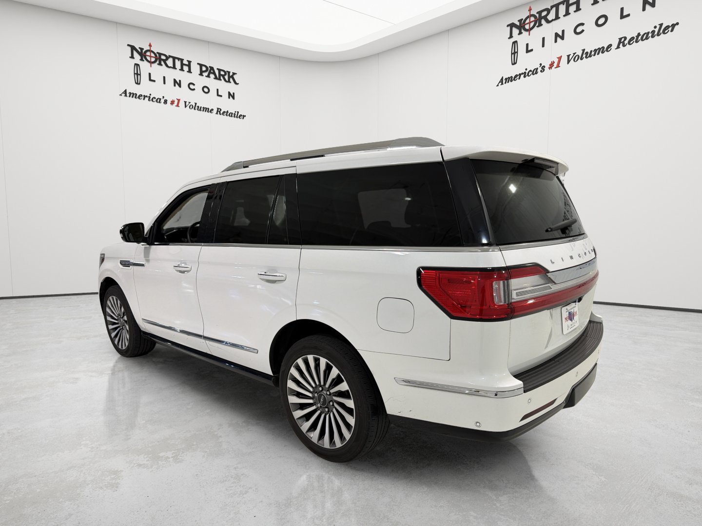 Used 2020 Lincoln Navigator Reserve RWD image 3