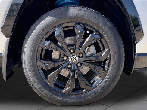 Used 2022 Toyota RAV4 SE AWD/4WD image 11