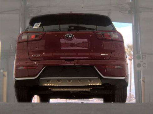 Used 2017 Kia Niro LX FWD image 7