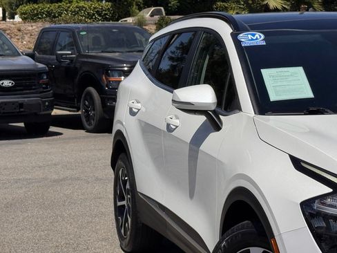 Used 2023 Kia Sportage EX w/ EX Premium Package AWD/4WD image 5