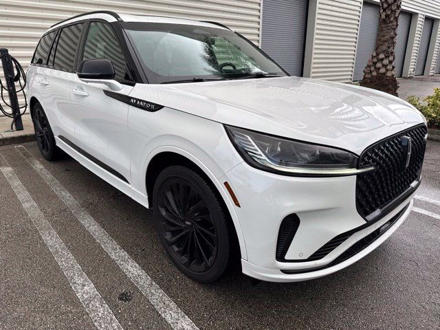 Used 2025 Lincoln Aviator Reserve w/ Luxury Package RWD image 8