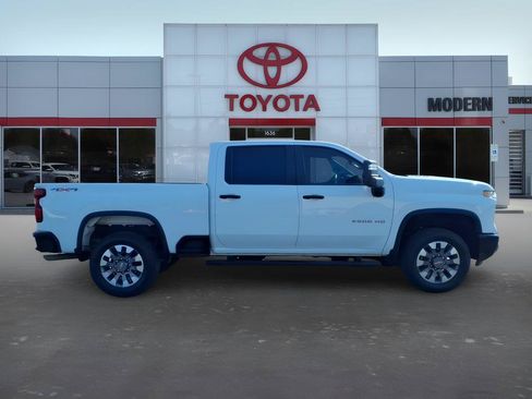 Used 2024 Chevrolet Silverado 2500 Custom w/ Custom Value Package AWD/4WD image 6