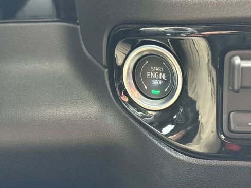 Used 2025 Chevrolet Silverado 2500 LT w/ Convenience Package image 33