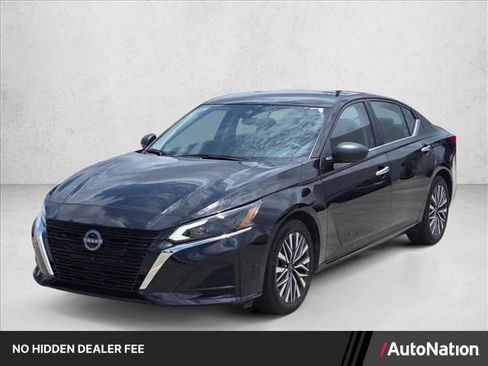 Used 2025 Nissan Altima 2.5 SV FWD image 1