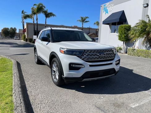 Used 2020 Ford Explorer Limited AWD/4WD image 3