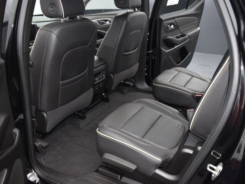 Used 2023 Chevrolet Traverse Premier image 13