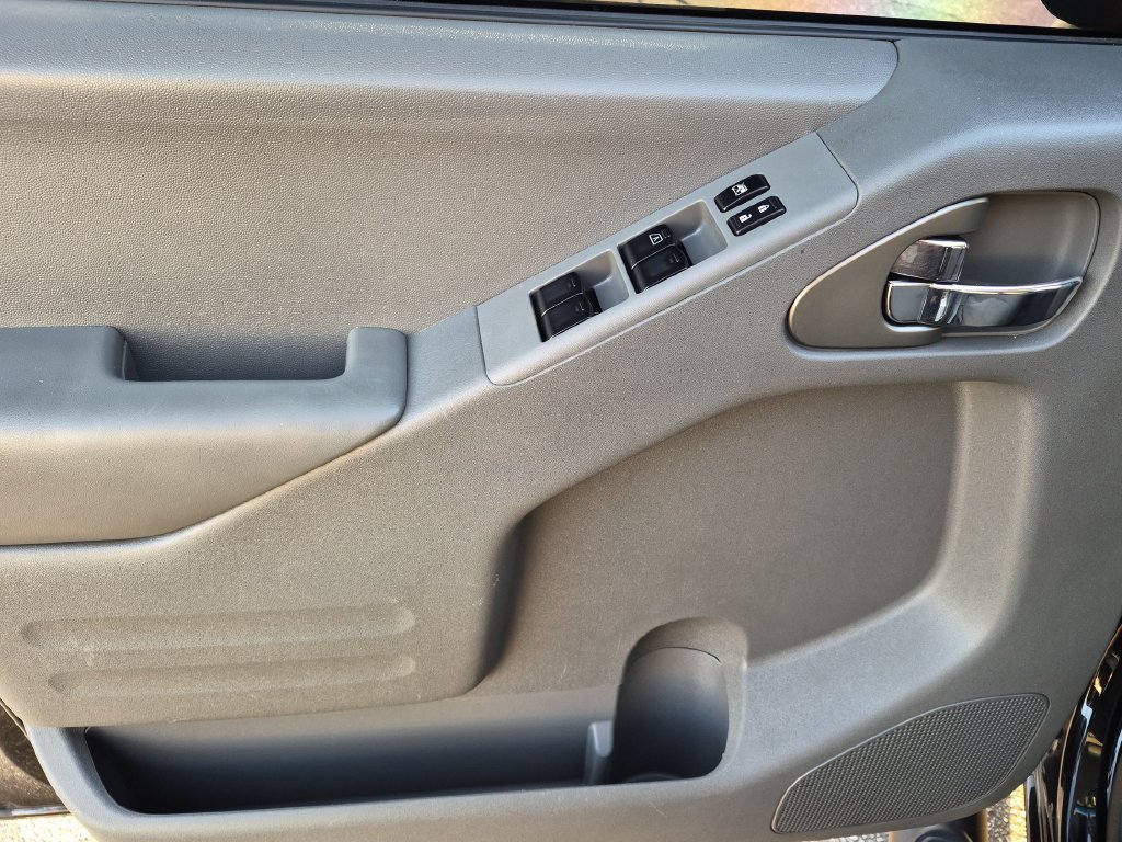 Used 2021 Nissan Frontier SV w/ Midnight Edition Floor Mats RWD image 25