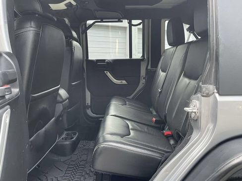 Used 2017 Jeep Wrangler Unlimited Rubicon AWD/4WD image 10
