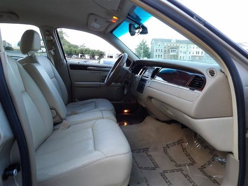 Used 2008 Lincoln Town Car Signature Limited image 14