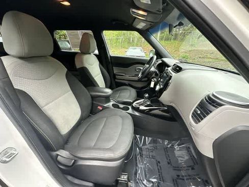 Used 2016 Kia Soul + w/ Audio Package FWD image 21