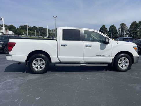 Used 2018 Nissan Titan SV w/ SV Convenience Package AWD/4WD image 8
