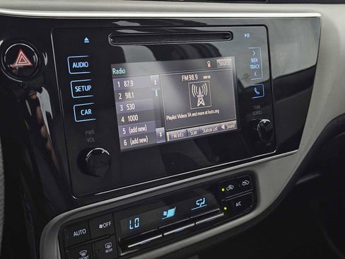 Used 2018 Toyota Corolla LE image 17