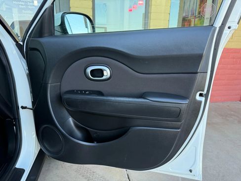 Used 2019 Kia Soul + image 25