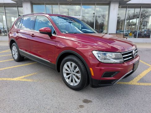 Used 2018 Volkswagen Tiguan SE w/ Panoramic Sunroof Package image 1