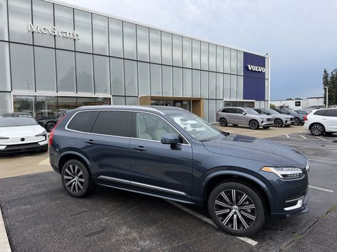 Used 2025 Volvo XC90 B5 Core w/ Protection Package Premier AWD/4WD image 3