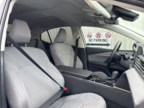 Used 2025 Toyota Camry LE image 31