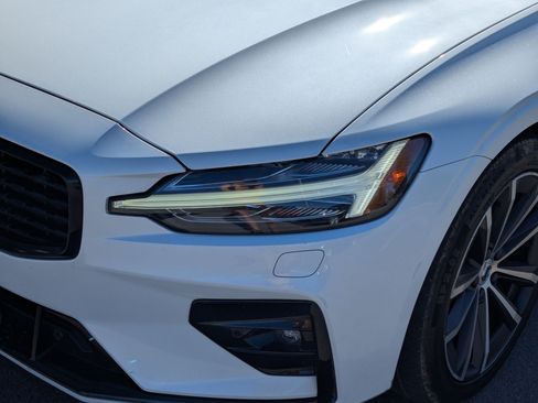 Used 2022 Volvo S60 B5 Momentum w/ Premium Package FWD image 12