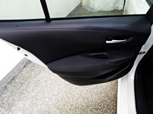 Used 2021 Toyota Corolla LE FWD image 9