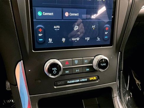 Used 2024 Ford Edge Titanium image 27