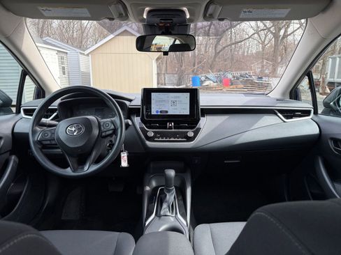 Used 2025 Toyota Corolla LE image 31